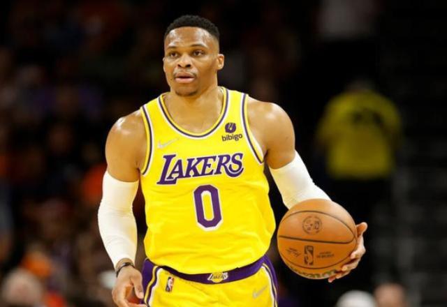 开云娱乐-韦少大概率被爵士买断 快艇公牛或已展开追逐