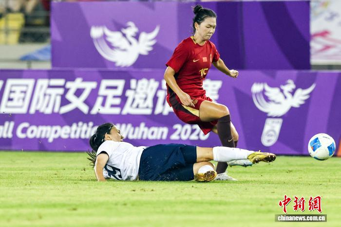 武汉国际女足邀请赛:中国队不敌俄罗斯队|中新社|张畅|王爱芳|邵子钦|潘红艳_新浪体育_新浪新闻